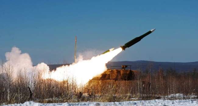 Россия может нанести ракетный удар по Украине и закрыть небо над ОРДЛО – член совета «Офицеров РФ»