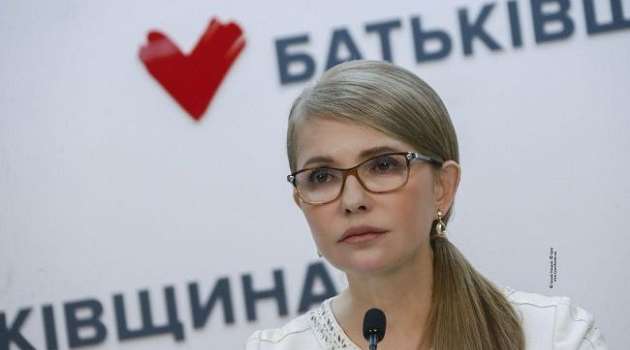 Эксперт: вопрос отставки Кабмина фактически решен, Тимошенко может стать следующим премьером 