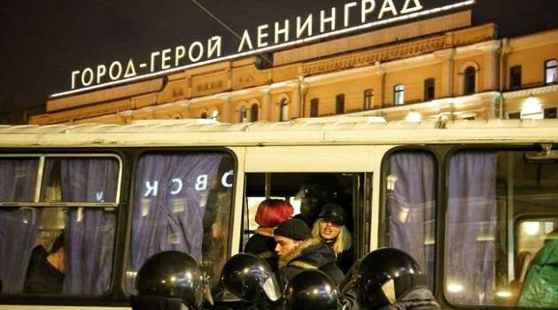 Силовики Путина на митингах в защиту Навального задержали более 3 тысяч участников 