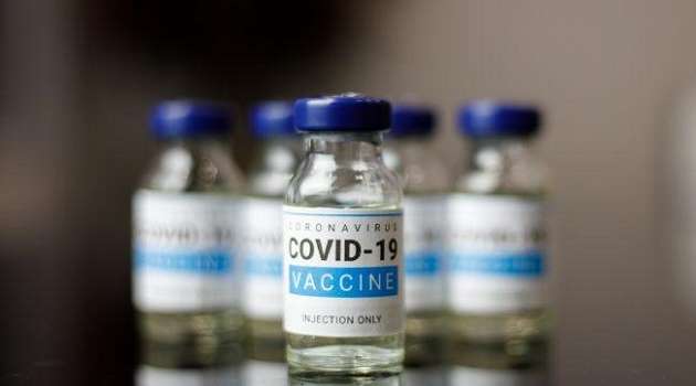 Вакцину AstraZeneca могут запретить в странах ЕС для людей пожилого возраста 