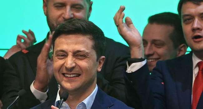 Политолог о падении рейтинга Зеленского: а, чего вы ожидали от человека, который победил не за счет своих избирателей? Политолог о падении рейтинга Зеленского: а, чего вы ожидали от человека, который победил не за счет своих избирателей?
