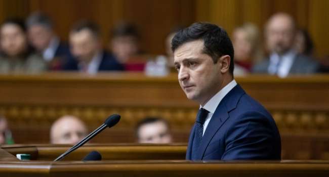 Политолог: для Зеленского нужно в ближайшее время решать вопрос своего будущего