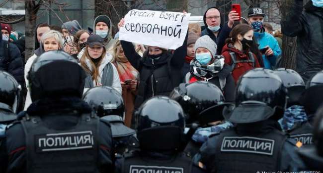 «Путин вор! Долой царя!»: В России прошли массовые задержания активистов Навального