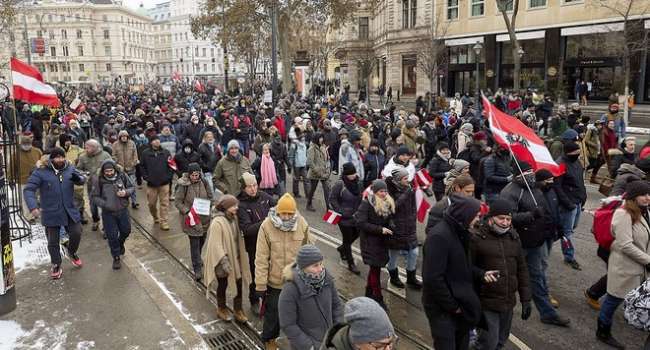 «Коронавирусное безумие»: В Вене прошла массовая акция протеста. На улицы вышли тысячи людей