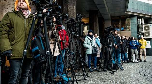 Соцопрос: половина украинцев выразили недоверие отечественным СМИ 