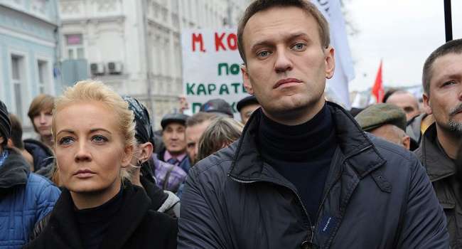 «Спасибо вам огромное за то, что выходите, за то, что пишите, за то, что спрашиваете, как я»: жена Алексея Навального записала обращение к россиянам 