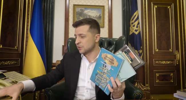 Политолог: вы где-то слышали, чтобы в России продавались книги на украинском, а Путин на своих выступлениях демонстрировал украинскую книгу?