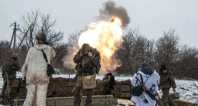 «Донбасс в огне»: В зоне ООС начались обстрелы. Гремят взрывы. Люди напуганы и собрали вещи уезжать 
