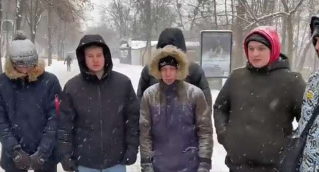 «Платят 500 грн за митинг»:  участники митинга в поддержку телеканалов ZIK, NewsOne и «112 Украина» сообщили, что информацию об акции получили через Telegram-канал