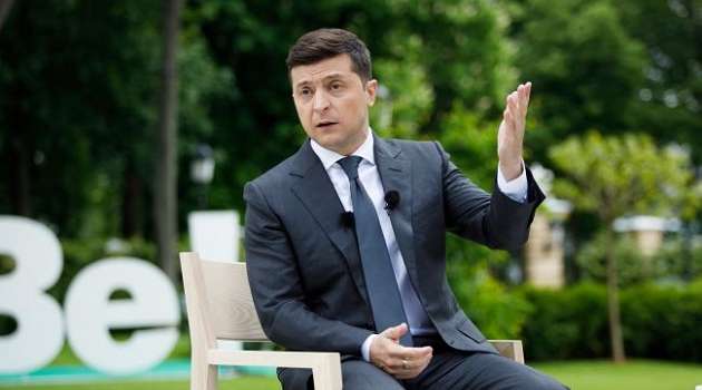 Только половина украинцев согласна с решением президента Зеленского о закрытии телеканалов Медведчука