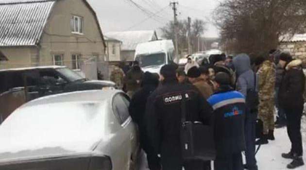 ФСБ РФ начала штурмовать дома крымских татар. Проводятся масштабные обыски