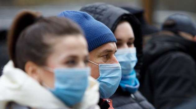 Последствия массовых гуляний: названа причина вспышки коронавируса на Прикарпатье 