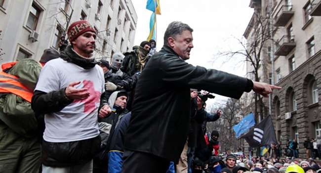 Журналист: опять, как и каждый год, в ленте куча сообщений типа «Порошенко виноват в том, что после Майдана не создал в Украине сказку»