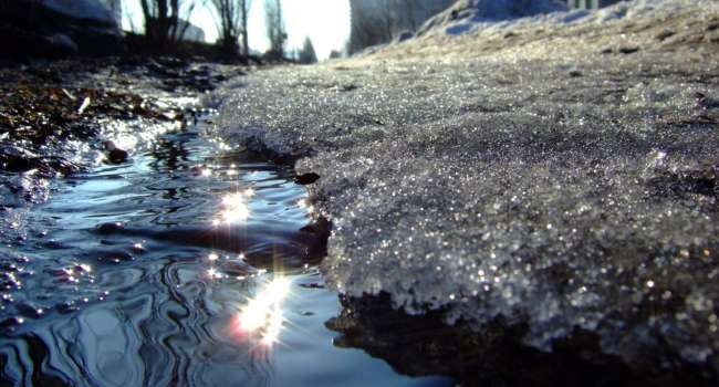 С понедельника по всей Украине наступает весна, а в Москву впервые за 65 лет идут небывалые трескучие морозы