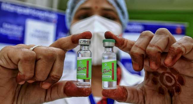 Журналист: бюджетникам индийскую подделку китайской вакцины будут колоть принудительно
