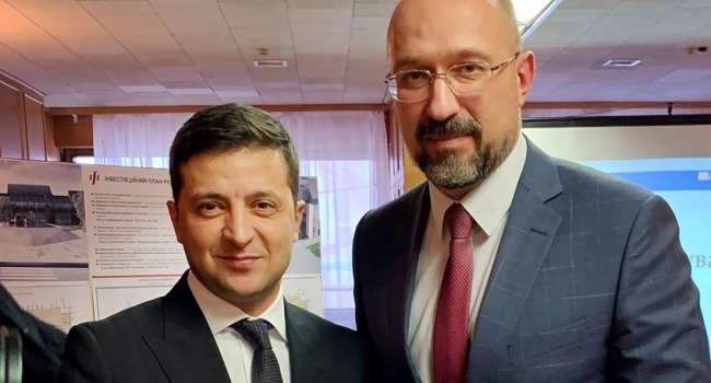 Блогер: Зеленскому пора менять Шмыгаля на вменяемого премьера, иначе падение рейтинга продолжится
