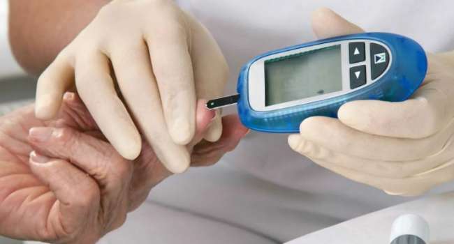 «Эта болезнь опасна развитием инсульта»: эндокринолог назвала первые признаки диабета