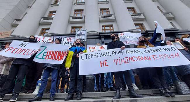 Политолог: в политизации дела Стерненко обвиняют те, кто сам же его и политизировал Политолог: в политизации дела Стерненко обвиняют те, кто сам же его и политизировал