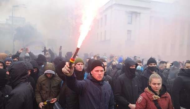 Сторонники Сергея Стерненко у офиса президента предъявили ультиматум и дали семь дней на выполнение 