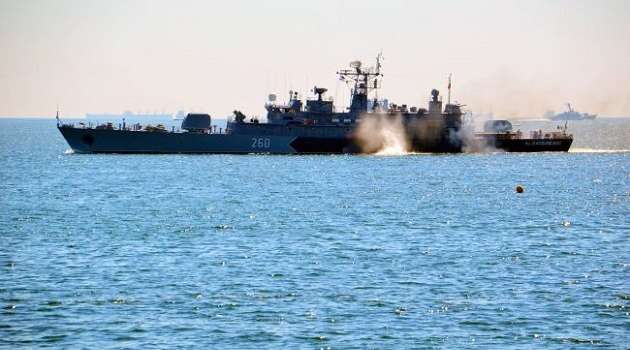 НАТО начало проводить международные учения в Черном море 