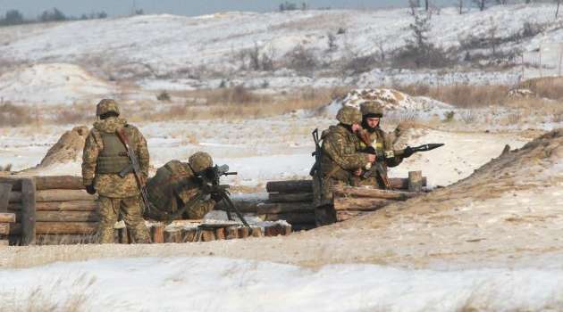 На Донбассе под ногами бойца ВСУ взорвалась вражеская мина