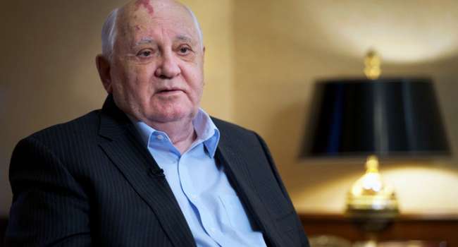 Горбачев призвал Путина и Байдена немедленно сесть за стол переговоров и начать договариваться