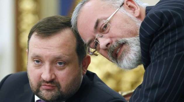Арбузов и Табачник уже не числятся в санкционном списке ЕС 