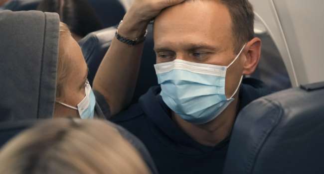 «Сушу сухари, и я никогда не думал, что это может быть так увлекательно»: Алексей Навальный рассказал, что его морят голодом в тюрьме  