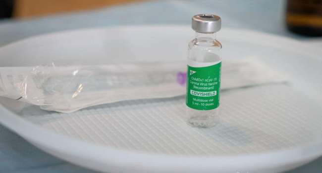 Блогер: украинские поставщики обворуют украинцев на поставках вакцины Covishield