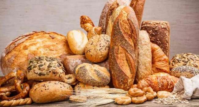 «Даже в некоторых европейских странах он намного дешевле»: Азаров рассказал о росте стоимости хлеба в Украине