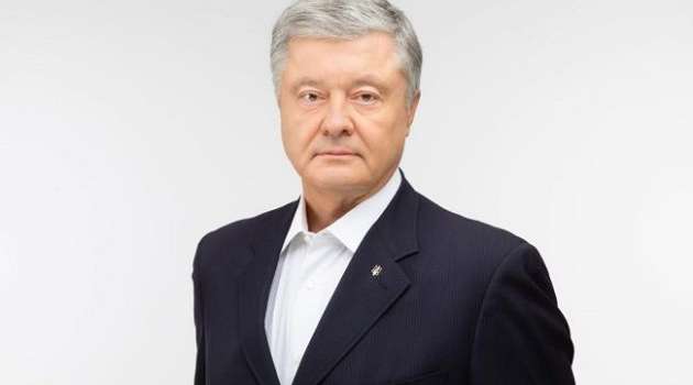 Порошенко призвал власти вакцинировать как можно больше украинцев 