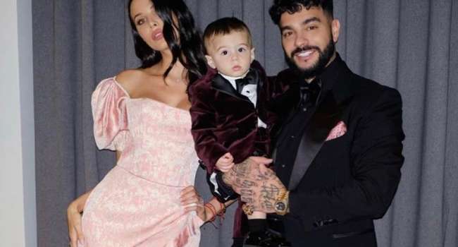  «Ну, зачем это постановочное видео?» В сети раскритиковали бывшую возлюбленную Тимати, которая усадила сына на плиту и готовила с ним блины 