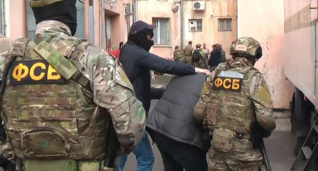 Задержанный бойцами ФСБ в Крыму украинец является фрилансером «Радио Свободы» Задержанный бойцами ФСБ в Крыму украинец является фрилансером «Радио Свободы»