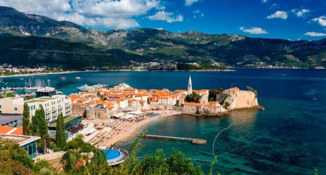 Ждут туристов в новом сезоне: Черногория снова упростила въезд иностранцам 