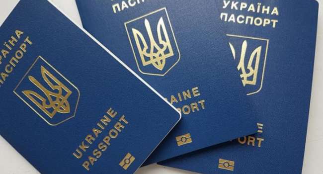 Блогер: граждане, получившие гражданство другой страны, должны быть лишены гражданства Украины автоматически – без долгих судов и процедур