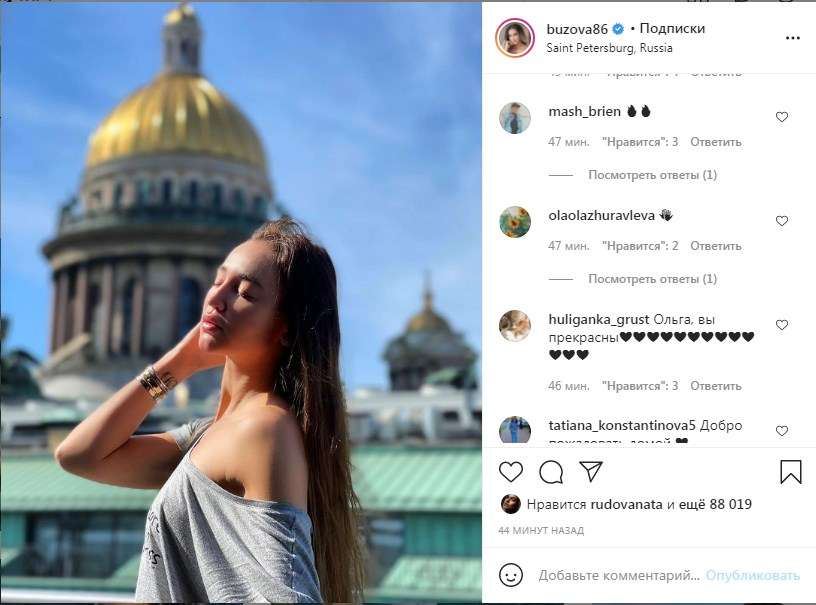 «Теперь это моя самая любимая фотография!» Оля Бузова принимала солнечные ванны без макияжа и нижнего белья 