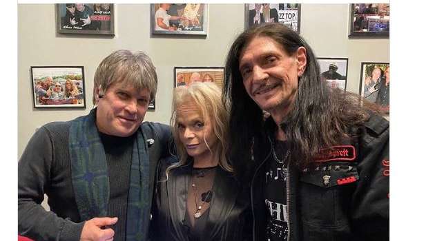 «Долина тебе этого никогда не простит»: фанаты раскритиковали Алексея Глызина за снимок без редактирования