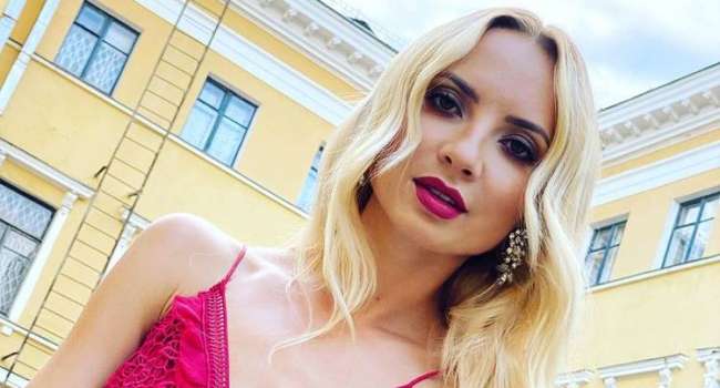 «Горячая штучка», «Какие ноги»: Ирина Сопонару завела сеть своим сексуальным черно-белым фото 