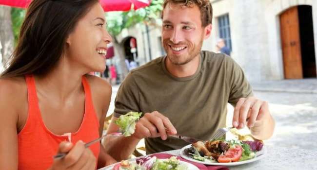 «Вы можете не заставлять себя»: диетолог развенчала популярный миф о завтраках 