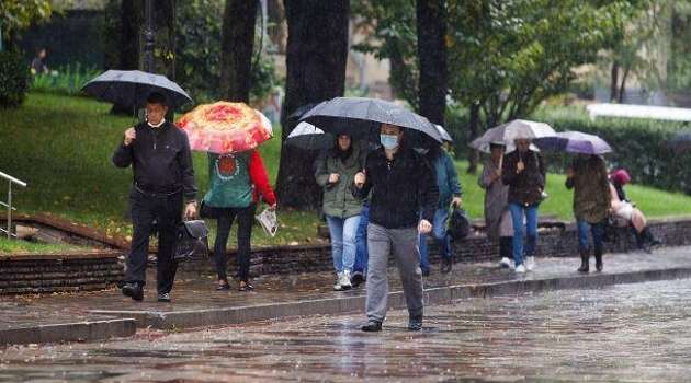 Дожди и грозы: синоптики предупредили украинцев о ненастной погоде 