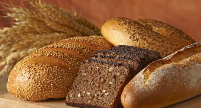 «Вредность не в составе и не в названии»: доктор рассказал о пользе хлеба во время диеты 