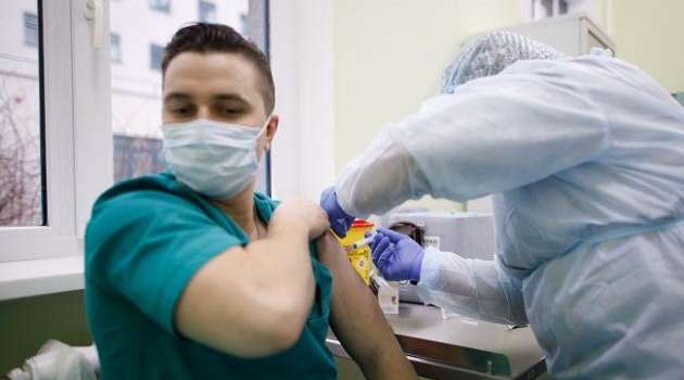 В одной из областей Украины уже четыре дня не проводят вакцинацию от COVID 