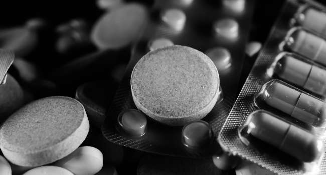 «Перестаньте глотать таблетки»: Медики назвали 8 естественных и полезных заменителей аспирина