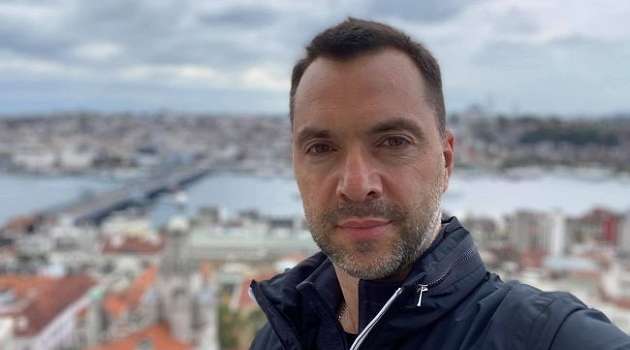 Арестович озвучил версию Украины о гибели мальчика на Донбассе Арестович озвучил версию Украины о гибели мальчика на Донбассе