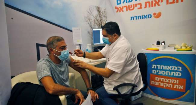 Эффект на лицо: через месяц после того, как в Израиле было вакцинировано 75% взрослого населения количество больных уменьшилось до 4,7 тысяч