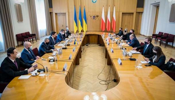 Польша пообещала Украине дальнейшую поддержку на фоне стягивания российских войск Польша пообещала Украине дальнейшую поддержку на фоне стягивания российских войск