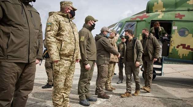  «У нас впереди много работы. Активизировались вражеские снайперы»: Зеленский прокомментировал обострение боев на Донбассе