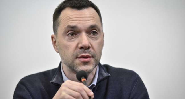 Арестович рассказал о переносе переговоров ТКГ из Минска 