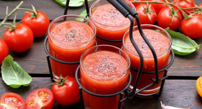 Медики нашли неожиданную связь между томатным соком и колбасой: спрятана опасность 
