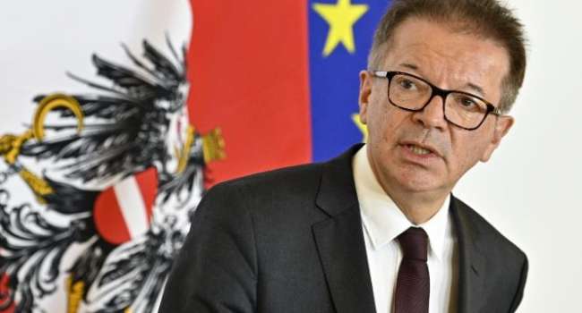 Перегрузка на работе: глава Минздрава Австрии неожиданно подал в отставку